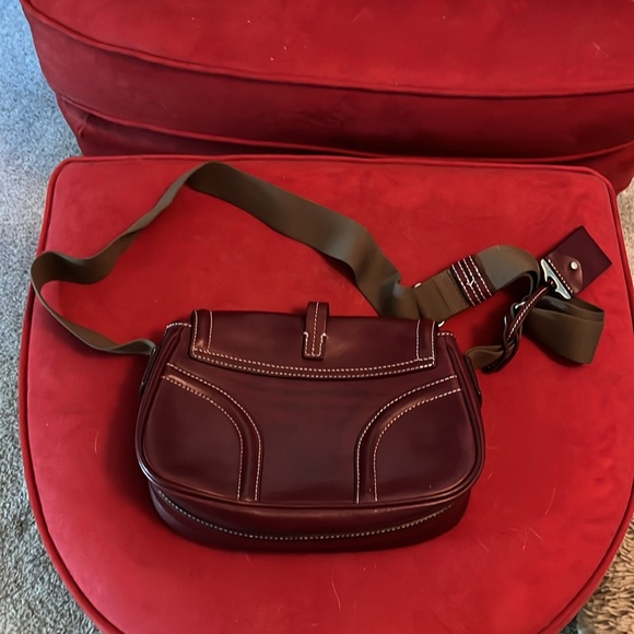 Dooney and Bourke Crossbody. - Picture 2 of 3